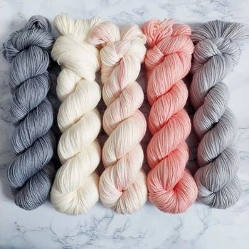 Solid-Dyed Yarn Hanks