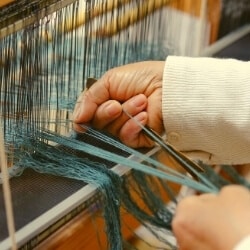Weaving loom using