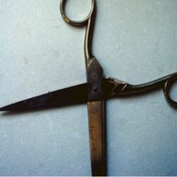 HOW TO USE BUTTONHOLE SCISSORS