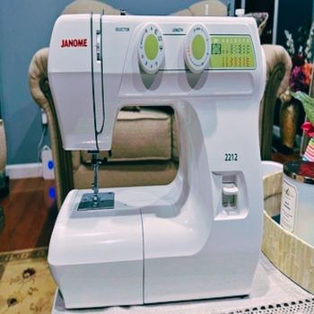Janome 2212 Fullsize Sewing Machine