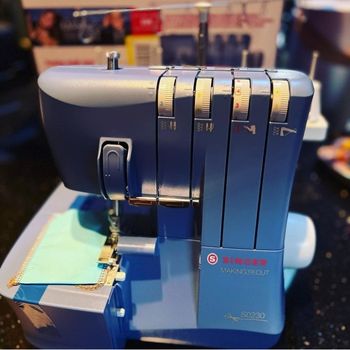 Singer S0230 Serger Sewing Machine