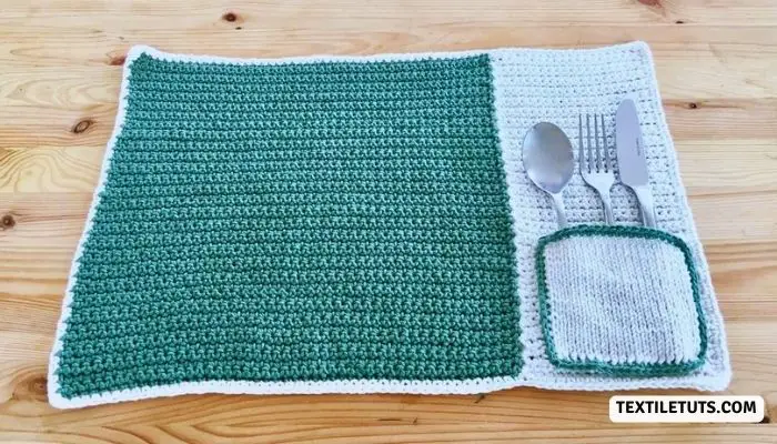 Placemats Made from Acrylic Yarns