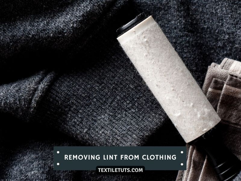 How to Remove Lint From Clothing