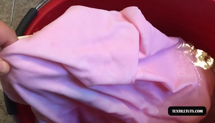 Using Pink Color to Dye fabric