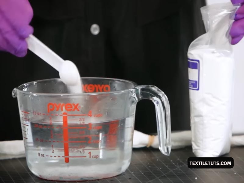 Prepare Bleach Solution for dyeing fabric