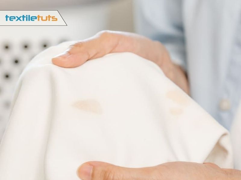 Risks of Pouring Fabric Softener Directly on Clothes
