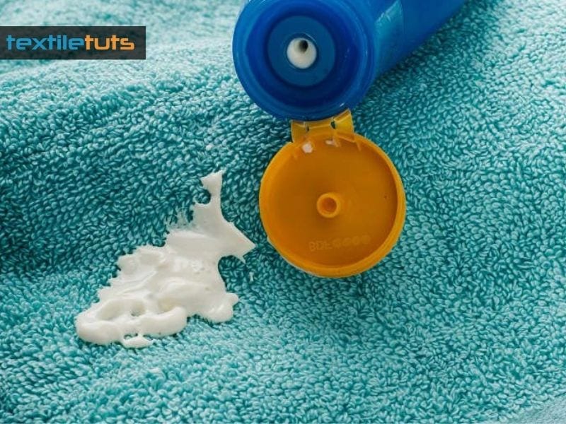 Preventive Measures to Avoid Sunscreen Products Staining Your Clothes