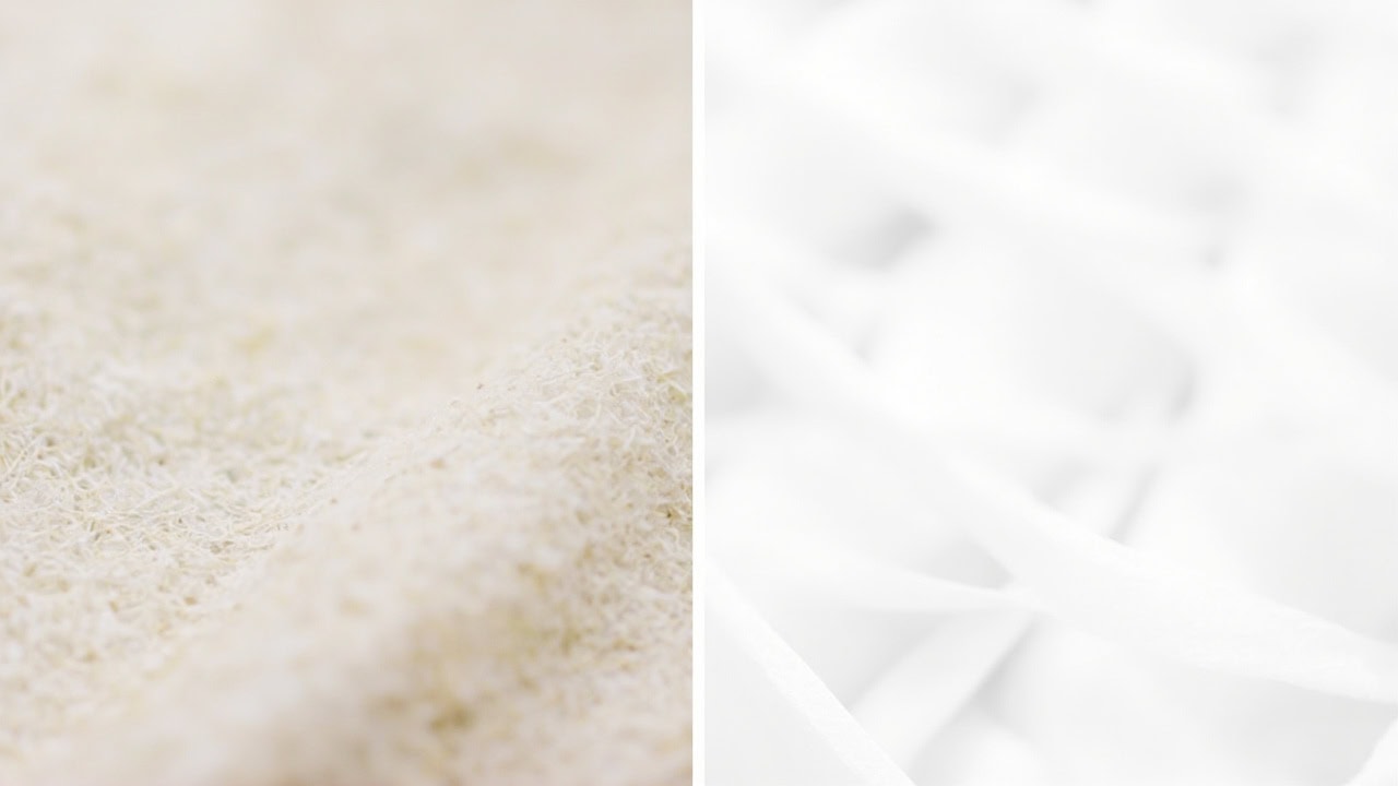 Split macro photograph comparing cotton weave texture on left with irregular natural fibers versus polyester weave on right with uniform synthetic fibers
